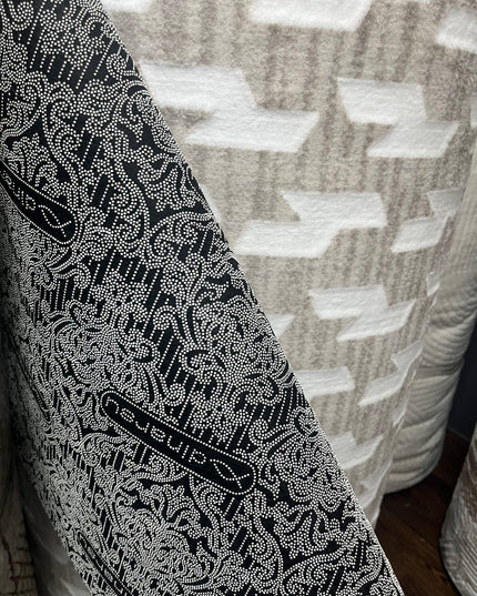Tapis sur mesure "éclair stylisé" Ardasia
